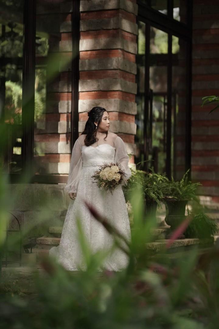 Preloved plus clearance size wedding dresses