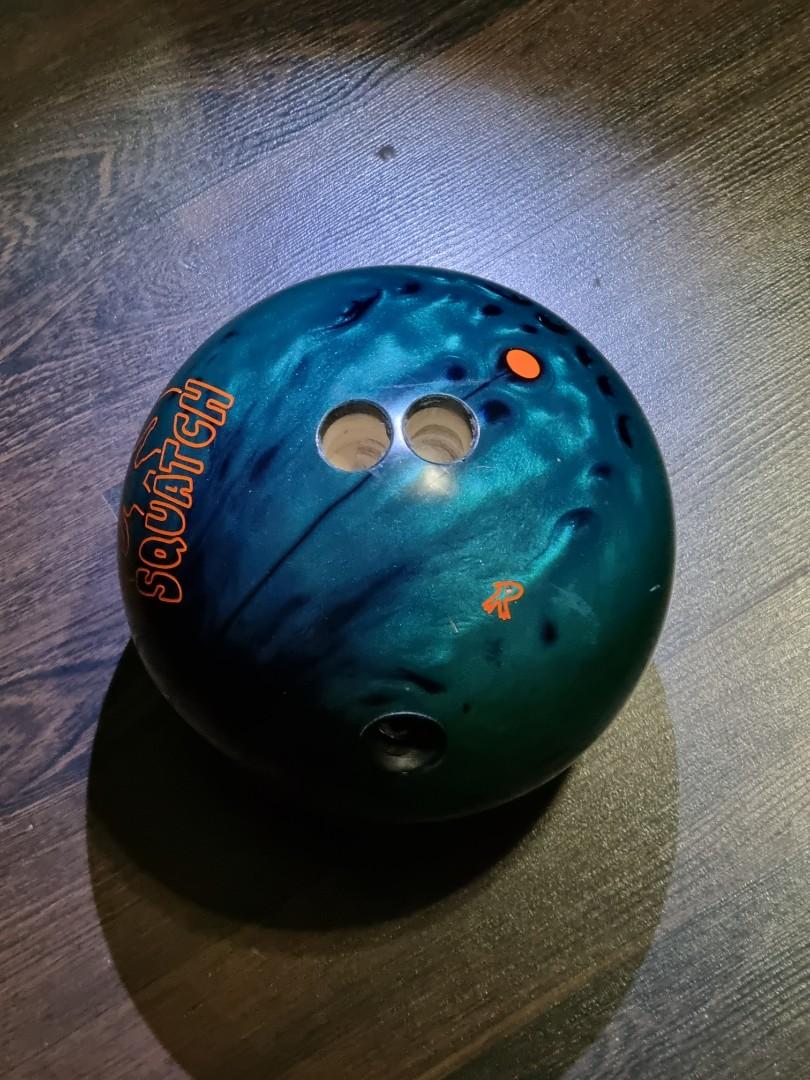Radical Squatch Bowling Ball 14lbs, Sports Equipment, Sports & Games