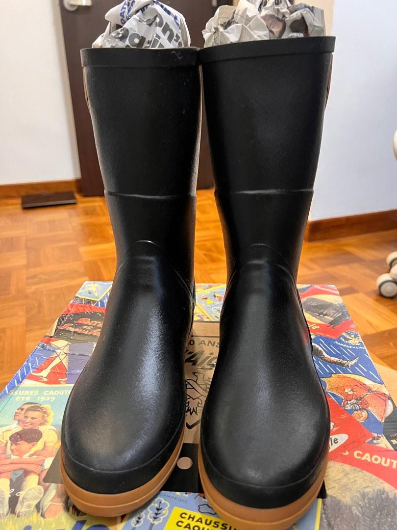 Rain boots top size 7