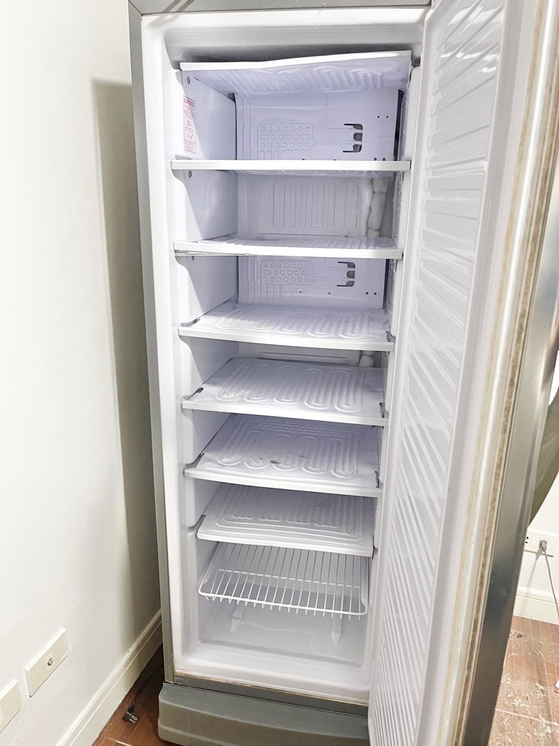 RUSH SALE CONDURA 8 cu ft UPRIGHT FREEZER, TV & Home Appliances