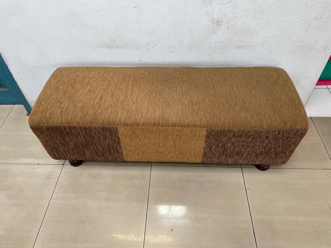 Sofa bench bludru coklat, Perabotan Rumah di Carousell