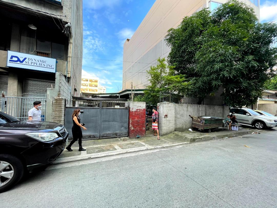 CUBAO House and Lot Space) beside Center & Aurora