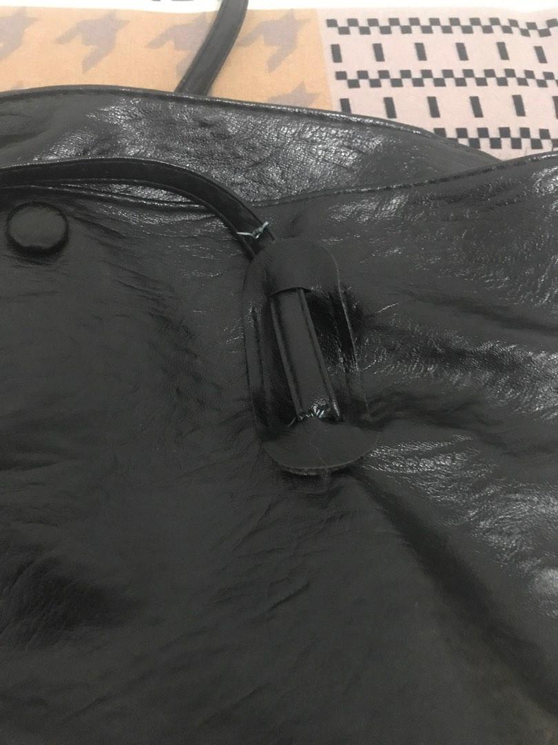 Tas Hitam Polos, Barang Mewah, Tas & Dompet di Carousell