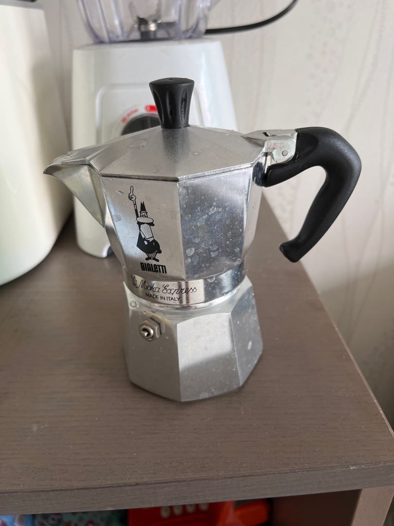 The Original Bialetti Moka Express Made in Italy 3Cup Stovetop
