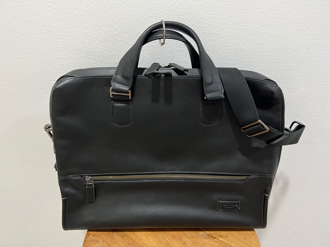 TUMI Business Briefcase Leather, Hobbies & Toys, Travel, Travel