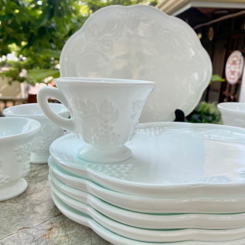 Vintage snack plates with cups outlet