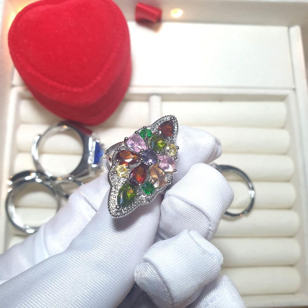 Swarovski deals garnet ring