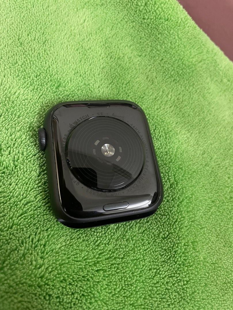 Apple Watch Nike SE / 44mm / GPS / 2021, Mobile Phones & Gadgets