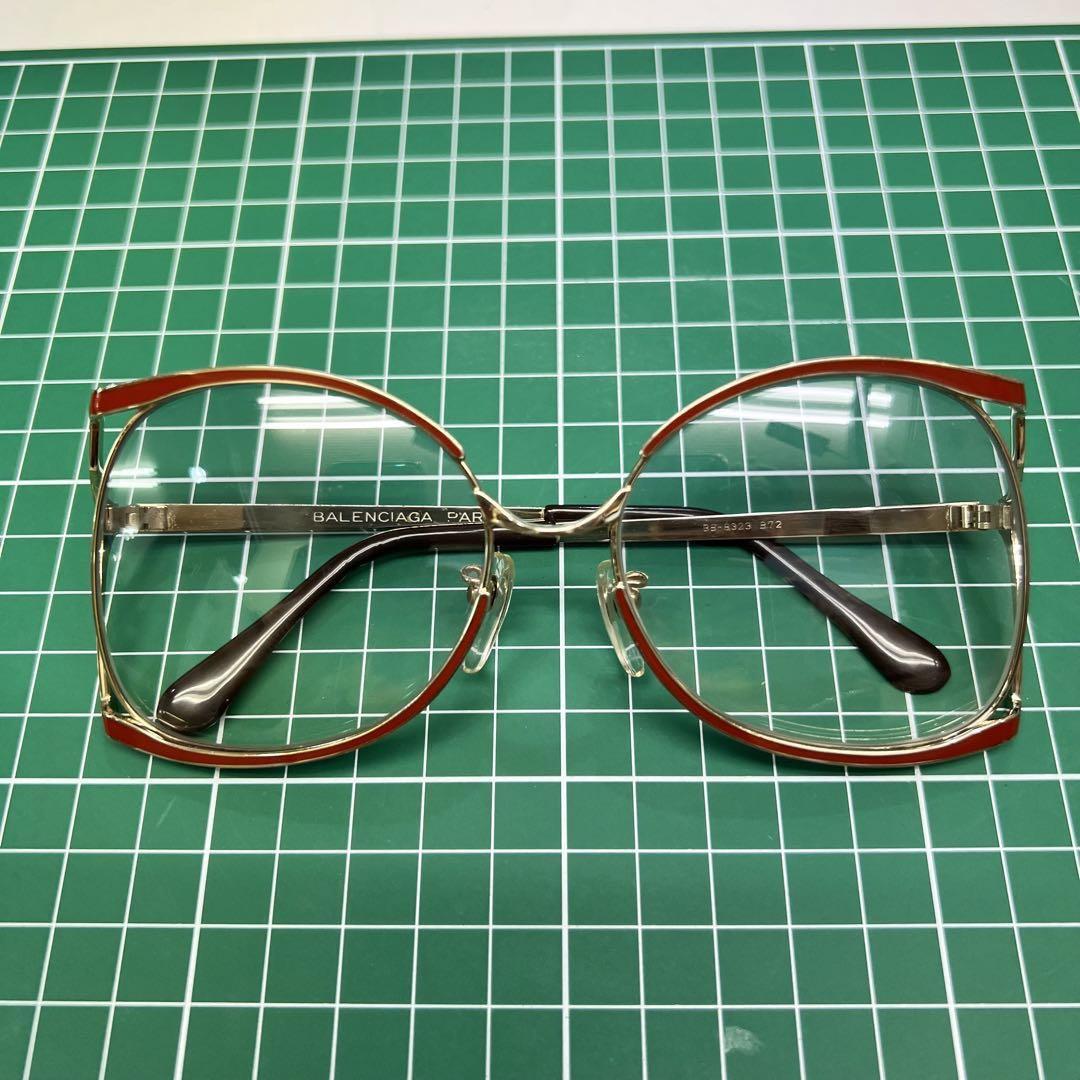 Balenciaga Vintage Sunglasses (Category: Sunglasses & Eyewear) located in Norzagaray. Submitted by ravenglamshop (Listing ID 1185804950, Image 1). Description: Original Balenciaga Vintage sunglasses With pouch! Super pretty in actual! Like new! From Japan!.