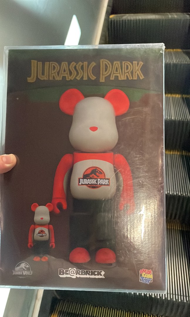 售或換Jurassic Park Bearbrick 400% + 100%, 興趣及遊戲, 玩具& 遊戲