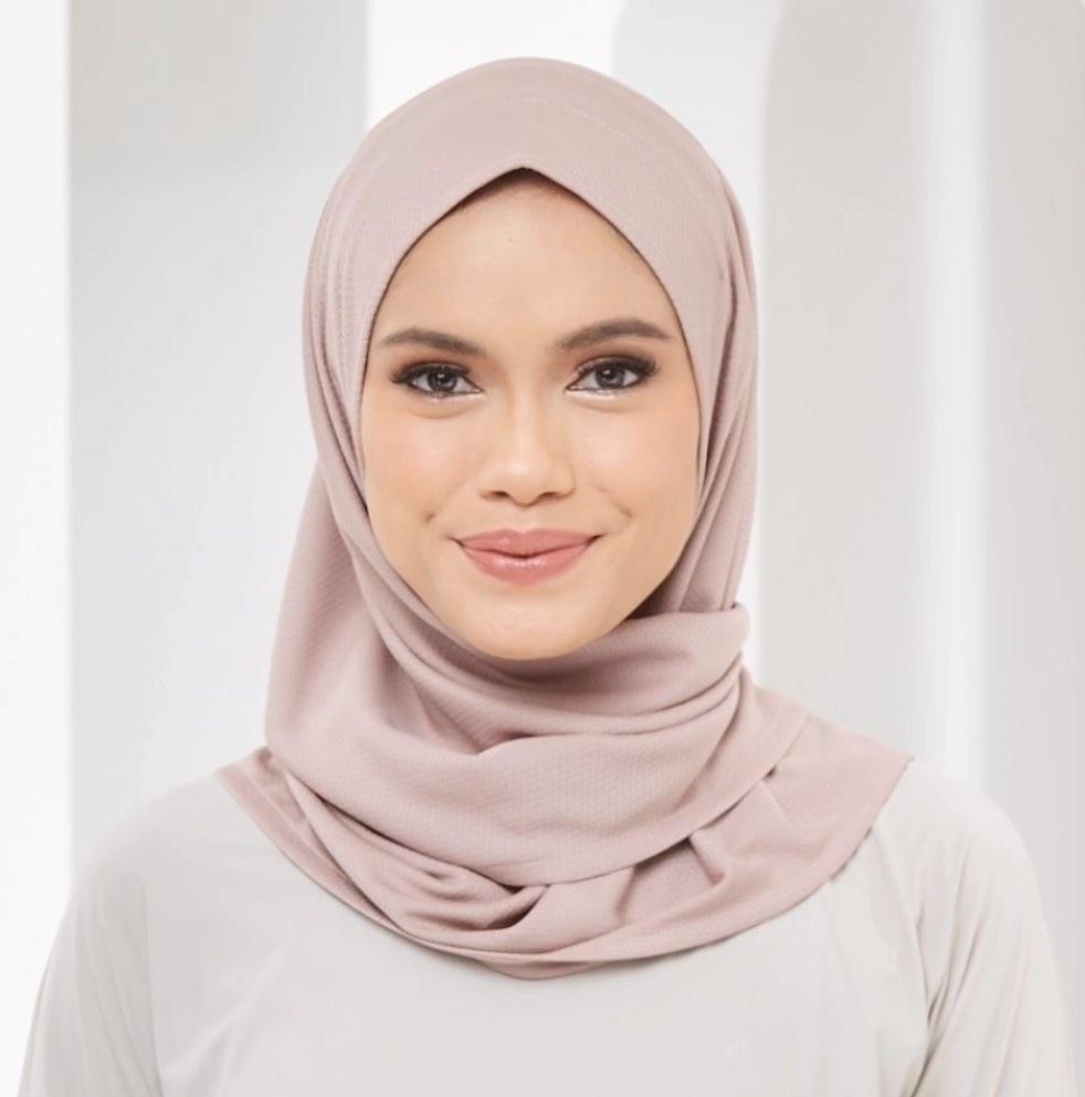 Olloum Performance Scarf - Mini (Clouds), Women's Fashion, Muslimah  Fashion, Hijabs on Carousell
