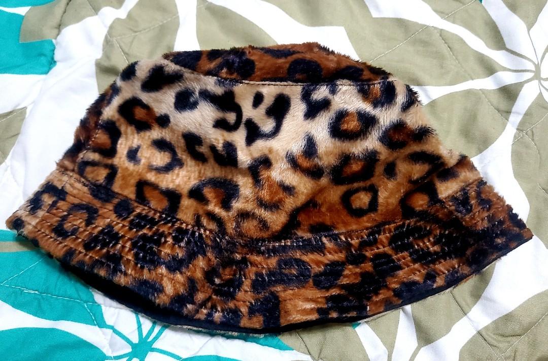 Bucket Hat (Reversible) (Category: Hats & Beanies) located in Caloocan City. Submitted by armcpu (Listing ID 1185781089, Image 1). Description: Bucket Hat (Reversible) Lightly Used Free Size 150 plus sf.