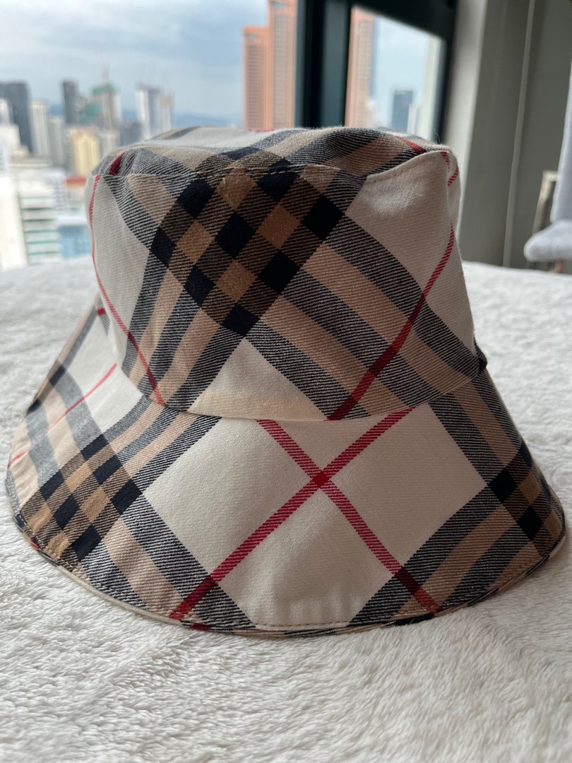 Burberry Bucket Hat, Women's Fashion, Watches & Accessories, Hats & Beanies  on Carousell