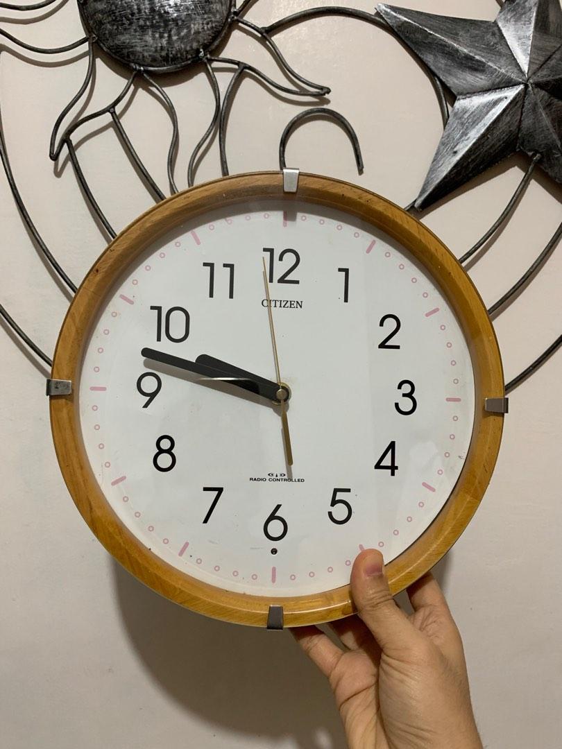 Citizen Wall Clock in Wood Frame, Furniture & Home Living, Home Decor