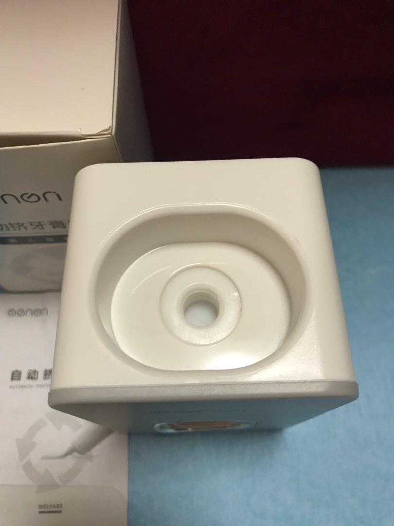 Creative automatic toothpaste squeezing device set (Category: Oral Care) located in Singapore. Submitted by susanna33 (Listing ID 1185892108, Image 4). Description: Only got 1 grey colour Size : 70mmx60mmx110mm Weight : 96g PM for more mrt locations meet up. Thanks for viewing..