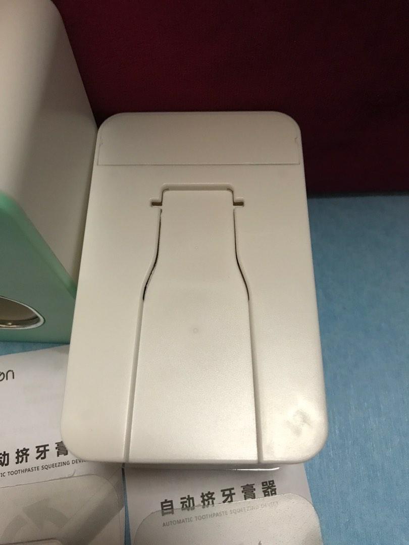 Creative automatic toothpaste squeezing device set (Category: Oral Care) located in Singapore. Submitted by susanna33 (Listing ID 1185892108, Image 5). Description: Only got 1 grey colour Size : 70mmx60mmx110mm Weight : 96g PM for more mrt locations meet up. Thanks for viewing..