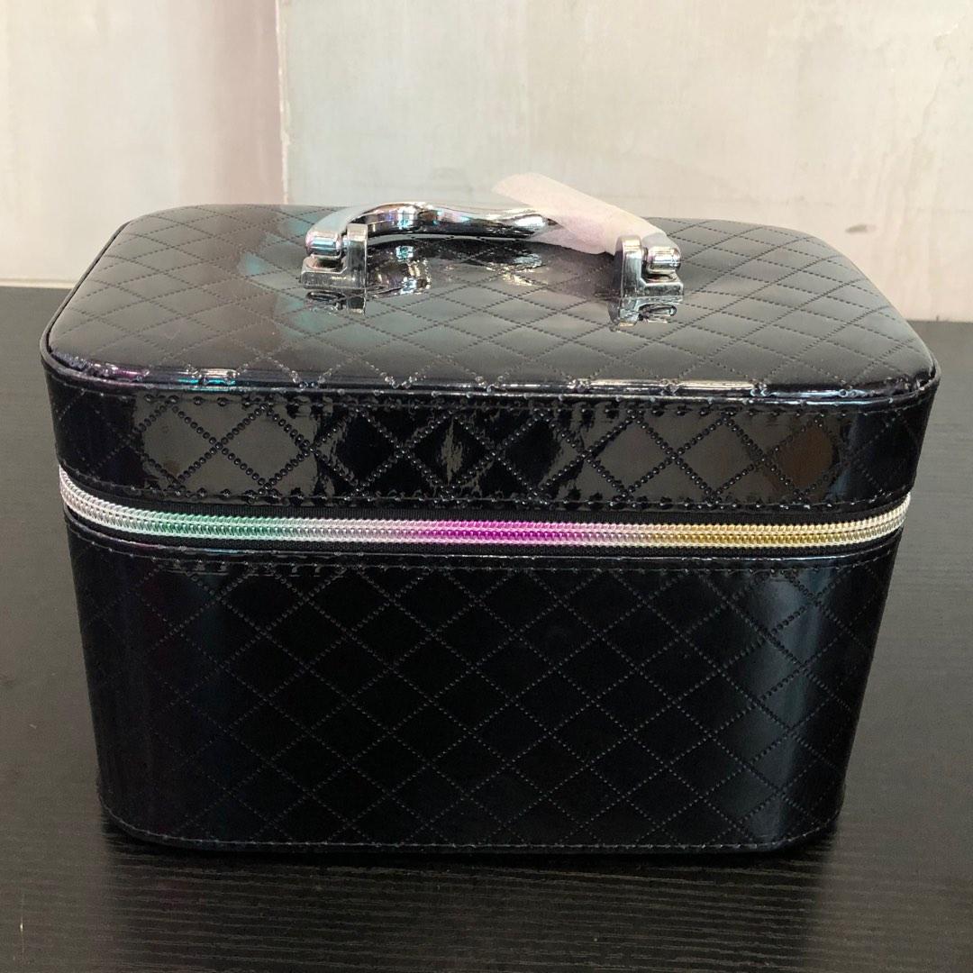 Crocodile skin make up box (Category: Makeup) located in Paranaque City. Submitted by gladkingphilippines (Listing ID 1077404566, Image 2). Description: .