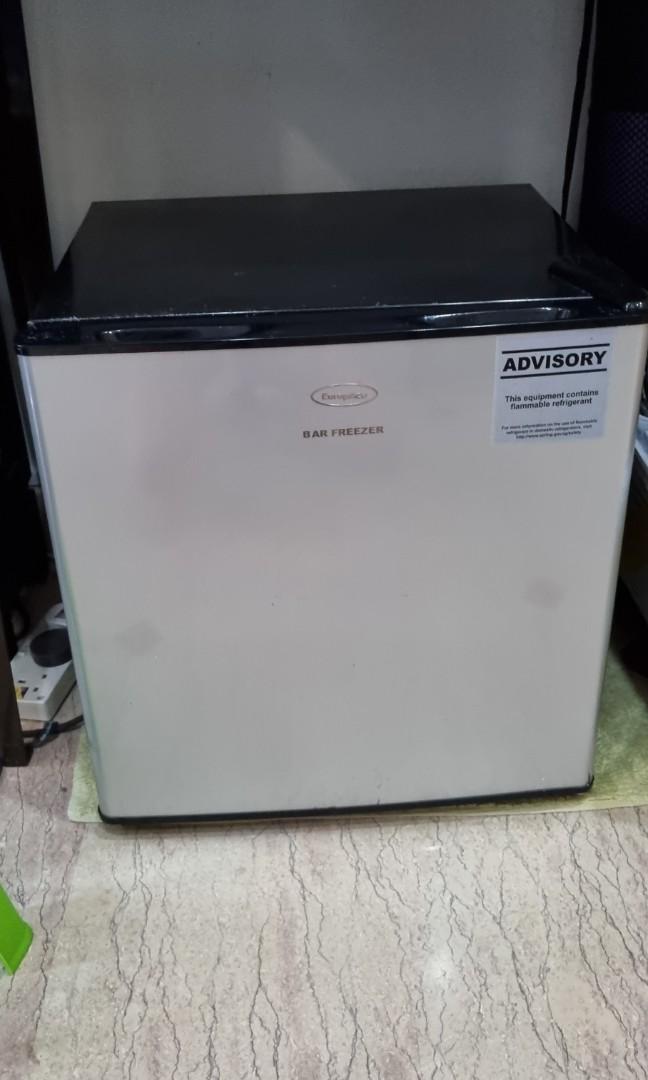 EuropAce mini bar freezer, TV & Home Appliances, Kitchen Appliances