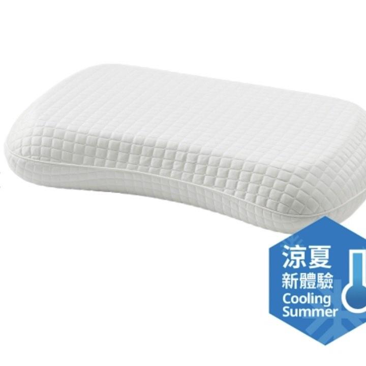 IKEA KLUBBSPORRE ergonomic cooling pillow, 傢俬＆家居, 床具浴巾 Carousell