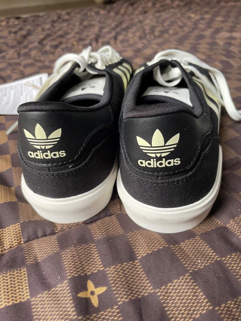 Kasut adidas top