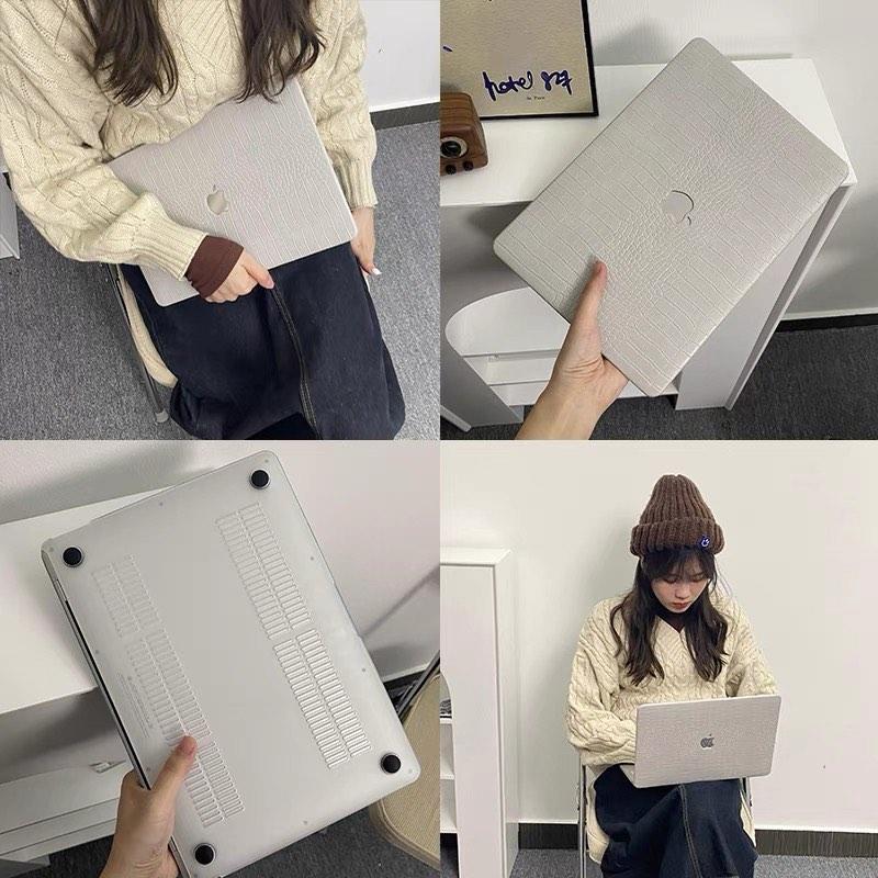 MacBook Pro Casing (Category: Laptop Bags & Sleeves) located in Singapore. Submitted by .jo.j (Listing ID 1185809749, Image 3). Description: Includes: $10 -Casing (Top & bottom) -Keyboard Protector Combo (Casing+Keyboard Protector+ Anti-Green Ray Screen Protector) $20.