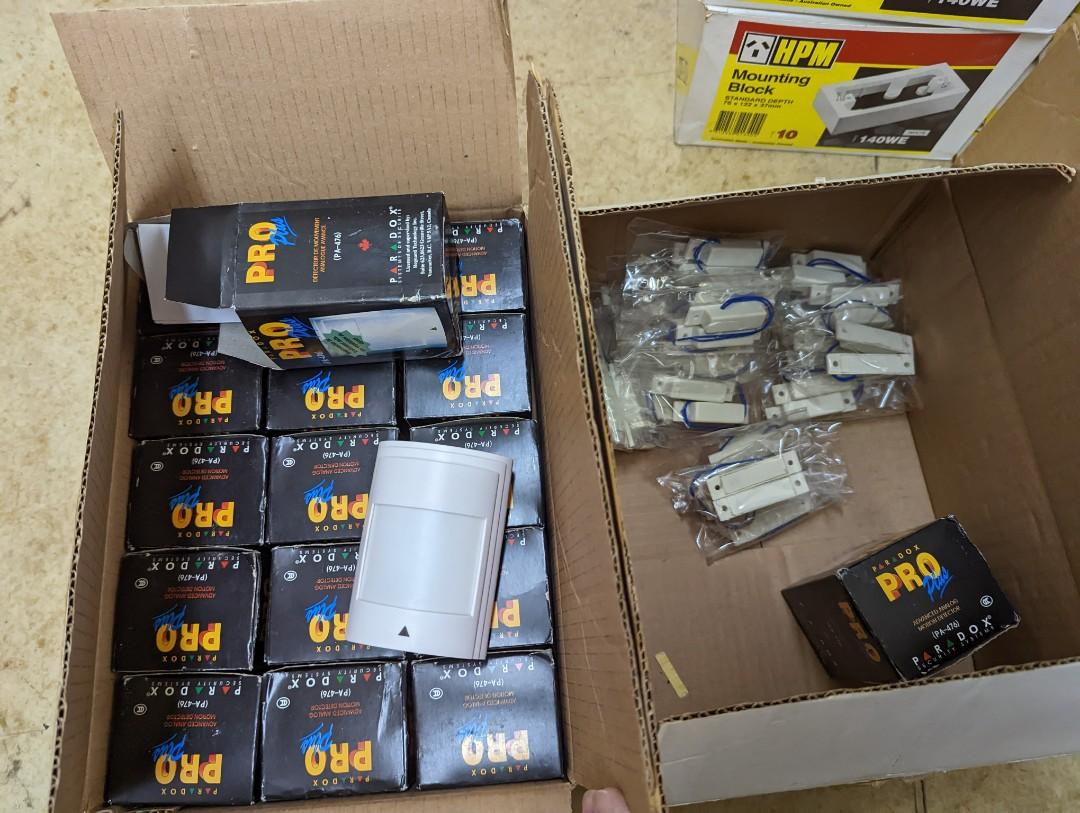 Motion Sensor (Category: Electrical, Adaptors & Sockets) located in Singapore. Submitted by mylim83 (Listing ID 1185719548, Image 1). Description: Total 17pcs with door sensor as shown in picture. selling projects left over. S$30 for everything. Self collect at 621 Aljunied Road..