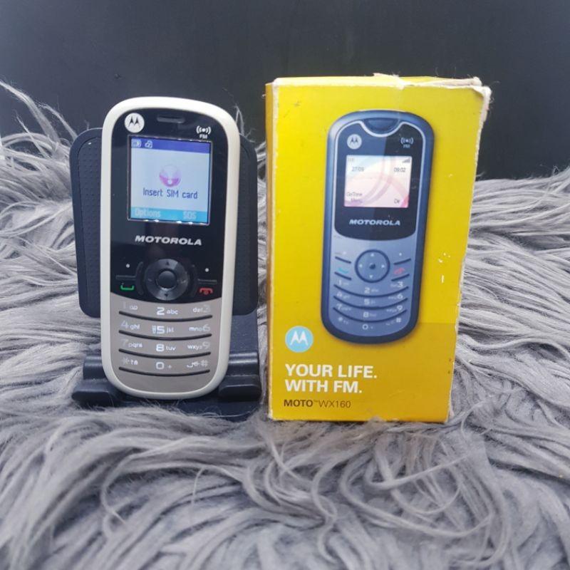 Motorola WX160 Unit and Charger Only *12794 (Category: Motorola) located in Manila. Submitted by mikaaaaaaaa (Listing ID 1185712320, Image 2). Description: Motorola WX160 Unit and Charger Only *12794 500 Entries Phonebook 1.3 Inches Monochrome Graphic 650 mAh Li-Ion Battery NTC Approved 100% Original | 100% Local Released Good Unit | Good as New Issue: - No Battery Cover.