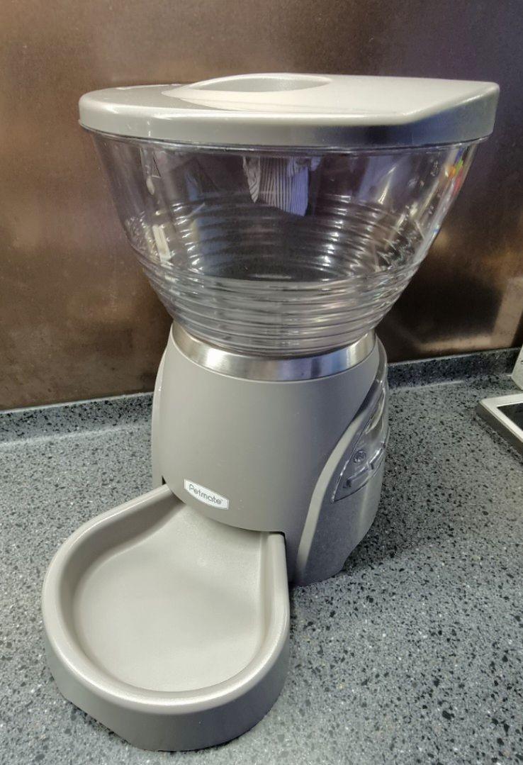 Petmate programmable portion hot sale right food dispenser