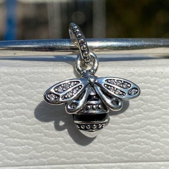 Pandora sparkling cheap queen bee pendant