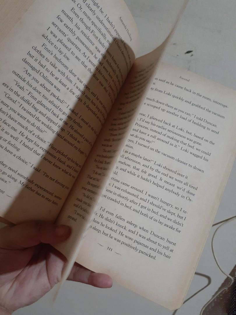 Preloved Book Ascend Amanda Hocking (Category: Storybooks) located in Quezon City. Submitted by cutesymask (Listing ID 1185718417, Image 3). Description: Amanda Hocking Author Ascend flaw: yellow stain.