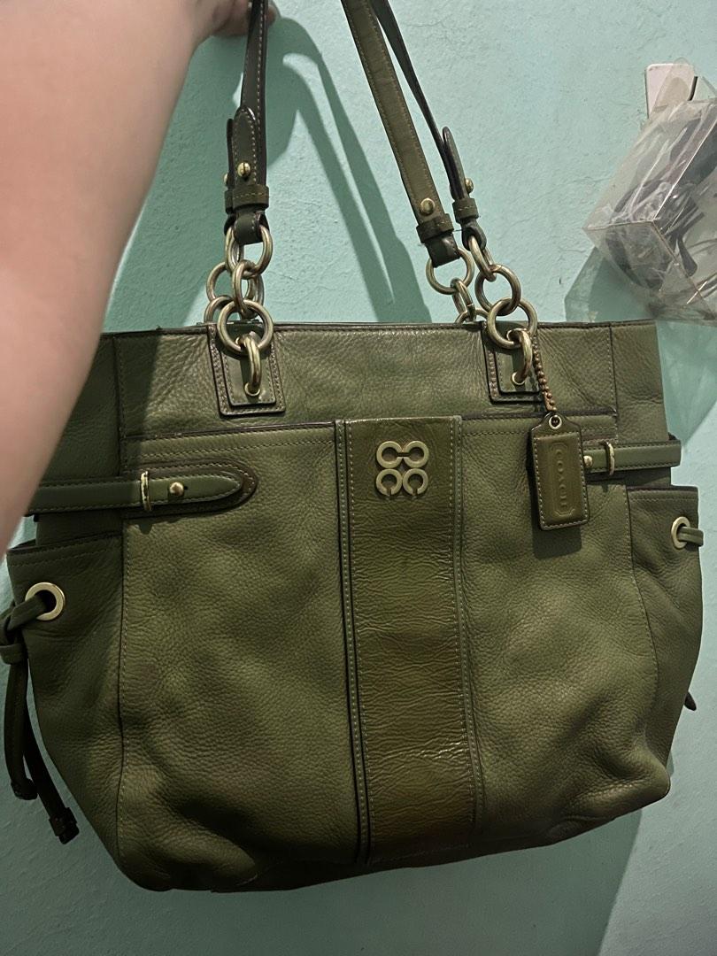 RUSH SALE Coach shoulder bag (Category: Luxury Bags & Wallets) located in Las Pinas. Submitted by eybie1127 (Listing ID 1185758592, Image 1). Description: Selling my well loved coach bag. Super spacious and tibay. Has pen marks sa inner lining pero walang butas. Its really a steal deal. Slightly nego. Rfs: decluttering.