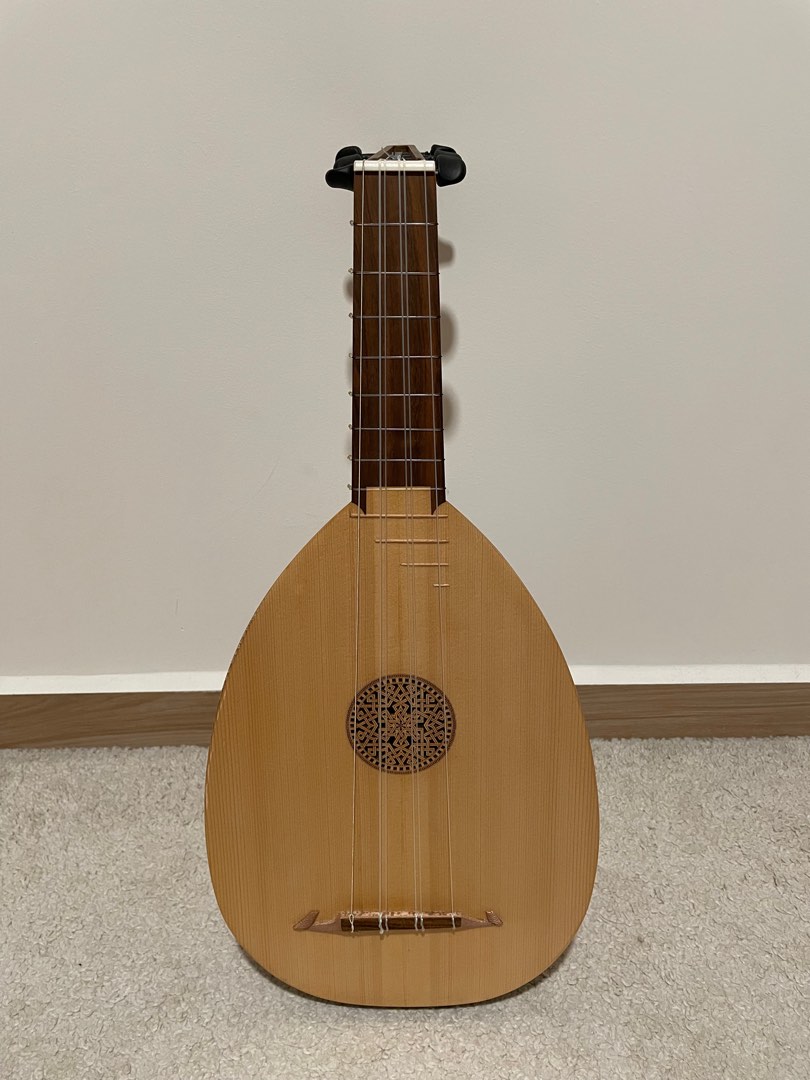 Small Lute / Ukulele, Hobbies & Toys, Music & Media, Musical Instruments on Carousell