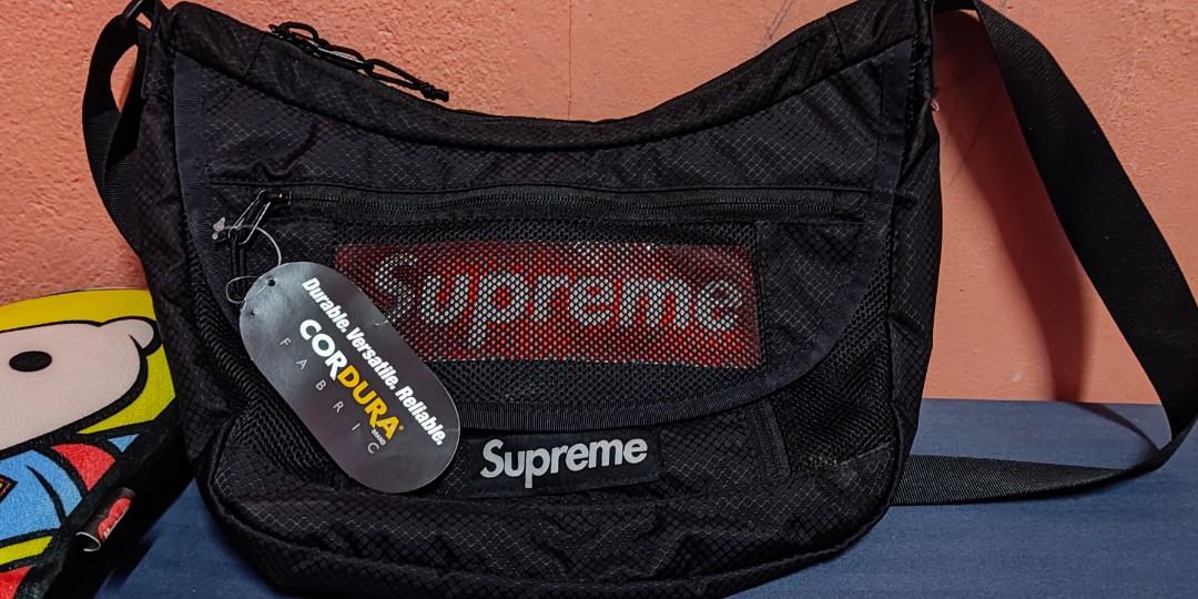 Supreme hot sale messenger bags
