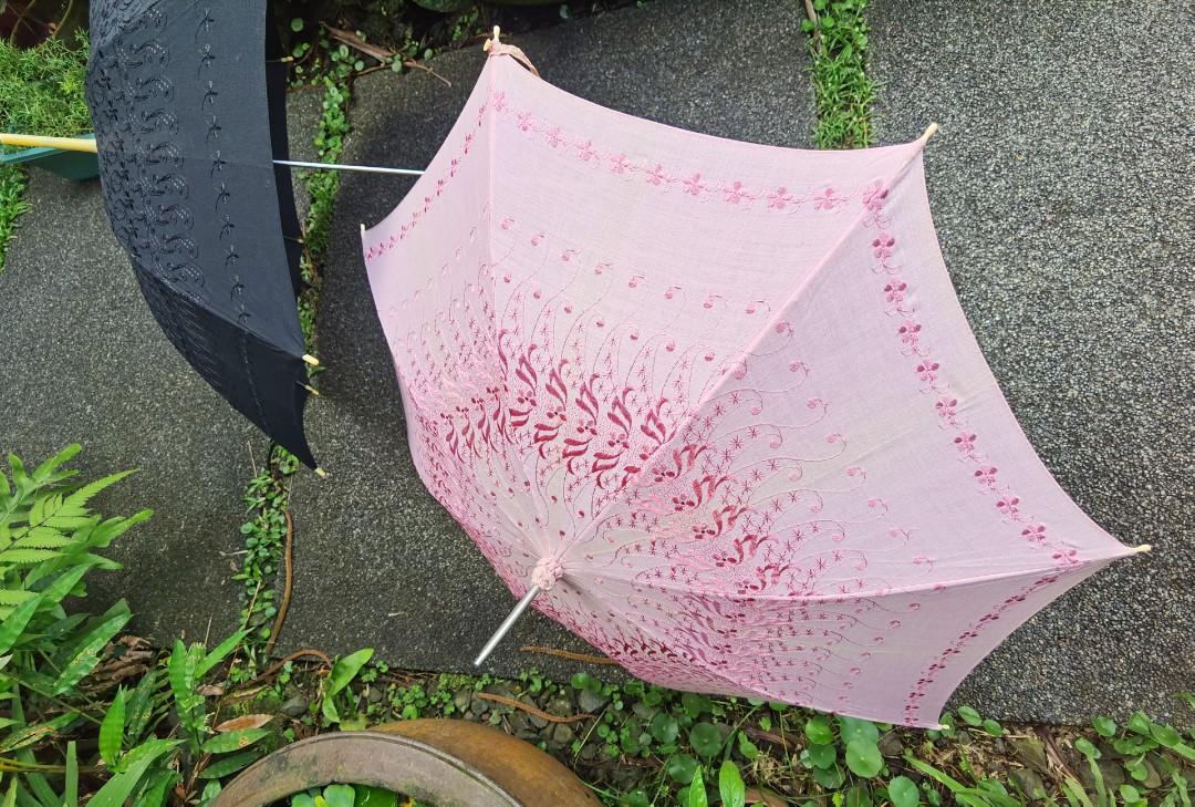 Vintage Parasol umbrella (Category: Umbrellas) located in Quezon City. Submitted by vintagespektroom (Listing ID 1185720881, Image 3). Description: For sale vintage Japanese Parasol umbrellas In good condition 1k each If interested just text or call me 09171548596 Quezon city area Can ship at buyer's expense MOP: Lalamove COD/ Bank Transfer/ Gcash.