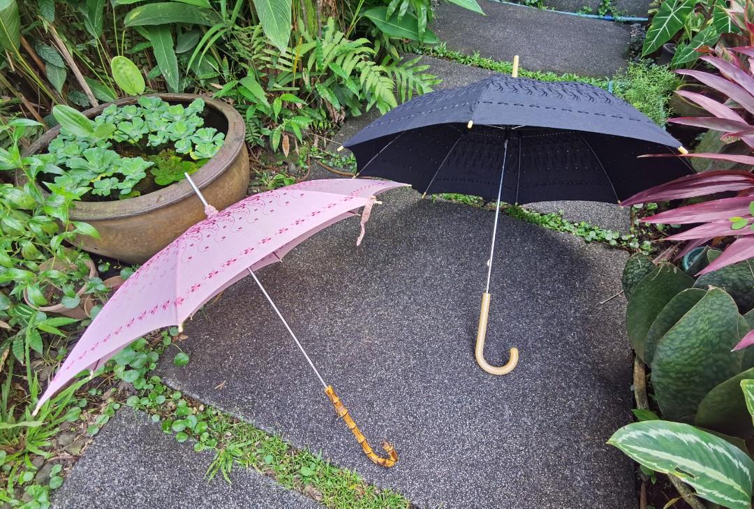 Vintage Parasol umbrella (Category: Umbrellas) located in Quezon City. Submitted by vintagespektroom (Listing ID 1185720881, Image 2). Description: For sale vintage Japanese Parasol umbrellas In good condition 1k each If interested just text or call me 09171548596 Quezon city area Can ship at buyer's expense MOP: Lalamove COD/ Bank Transfer/ Gcash.