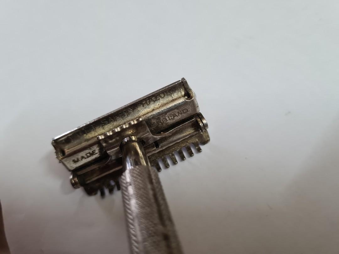 Vintage Valet Shaving Kit, Hobbies & Toys, Collectibles & Memorabilia