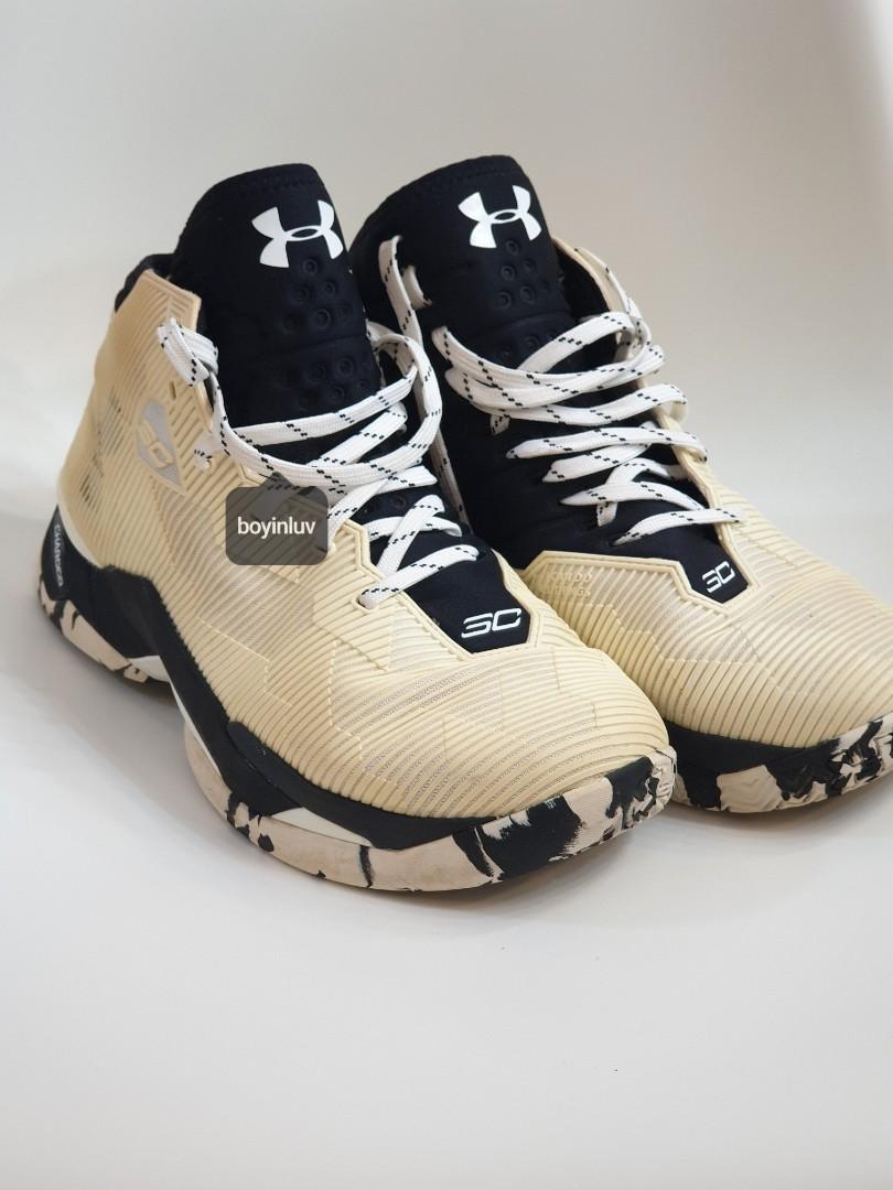 2016 Under Armour UA Stephen Curry  Super Charged Basketball Shoes  Colorway in Stormtrooper Ivory/White & Charcoal/Black (Men ) ART NO.:  1274425-104, Men's Fashion, Footwear, Sneakers on Carousell