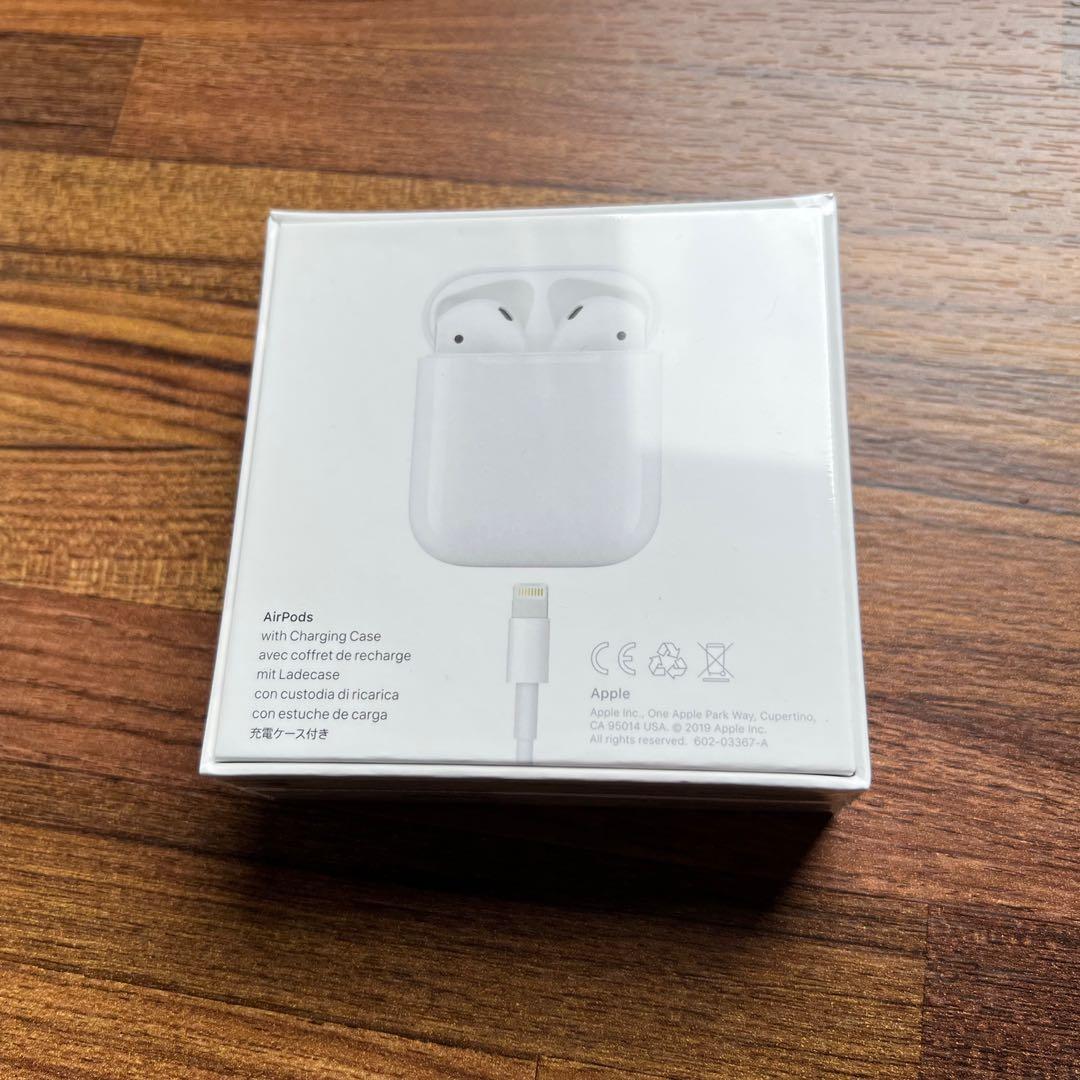 MMEF2J/A AirPods with Charging Caseヘッドフォン/イヤフォン