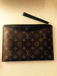 LV Louis Vuitton Pochette Pallas Clutch