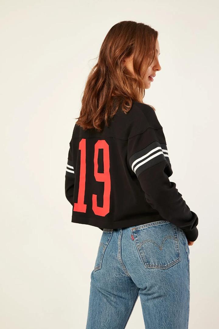 Champion Black Crop Long Sleeves (Category: Longsleeves) located in Quezon City. Submitted by annileu (Listing ID 1182489845, Image 2). Description: Size: X-Large; Fits Large to X-Large Purchased at Universal Store for P3,000 + P1,000++ shipping Worn once, still in almost new condition Reason for selling: Switching to minimalist clothing.