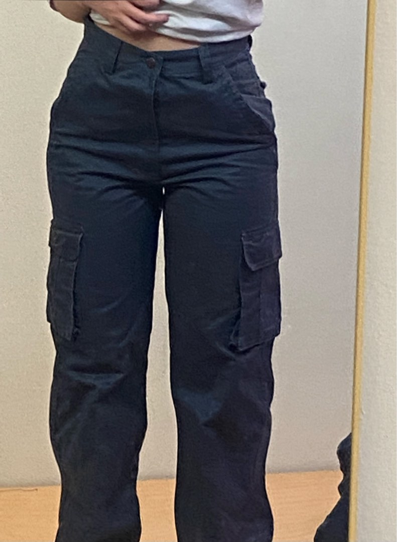Dark gray cargo pants, Women's Fashion, Bottoms, Jeans & Leggings on