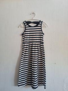 Dress hitam putih