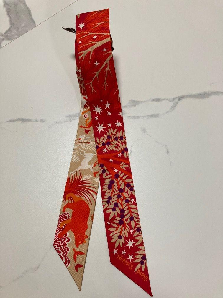 Foulard HERMES Carré 90 Sous Le Charme D'Orphée - Bouton D'Or X Crème - Neuf Avec étiquettes