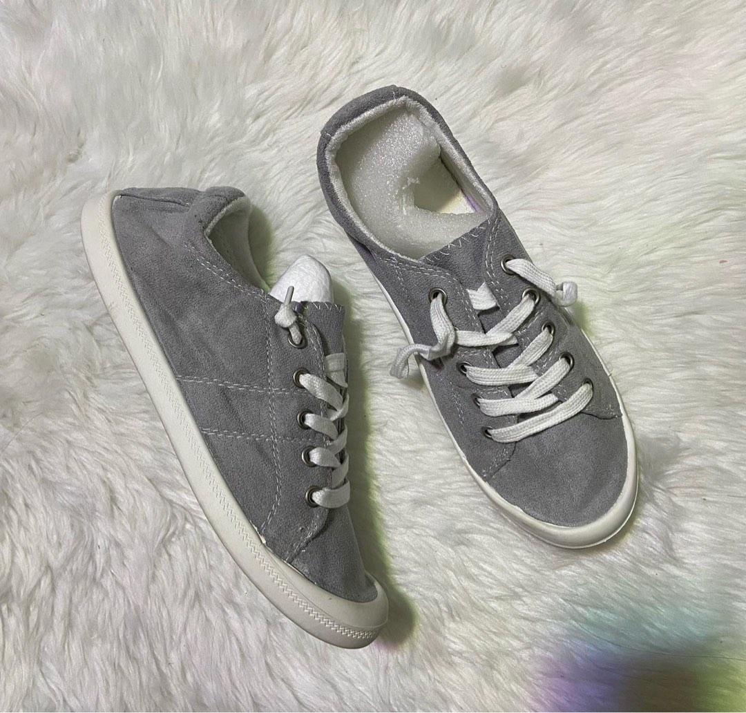 low cut tennis shoes