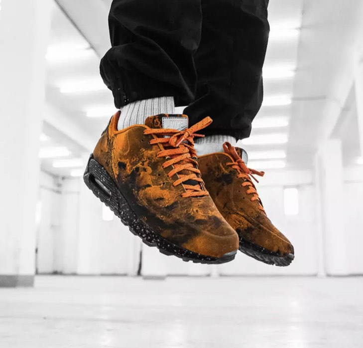 Mars outlet landing sneakers