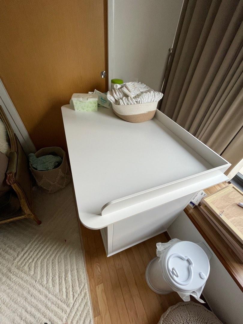 Oliver furniture children's dresser and diaper changing table, Babies & Kids, Baby Nursery