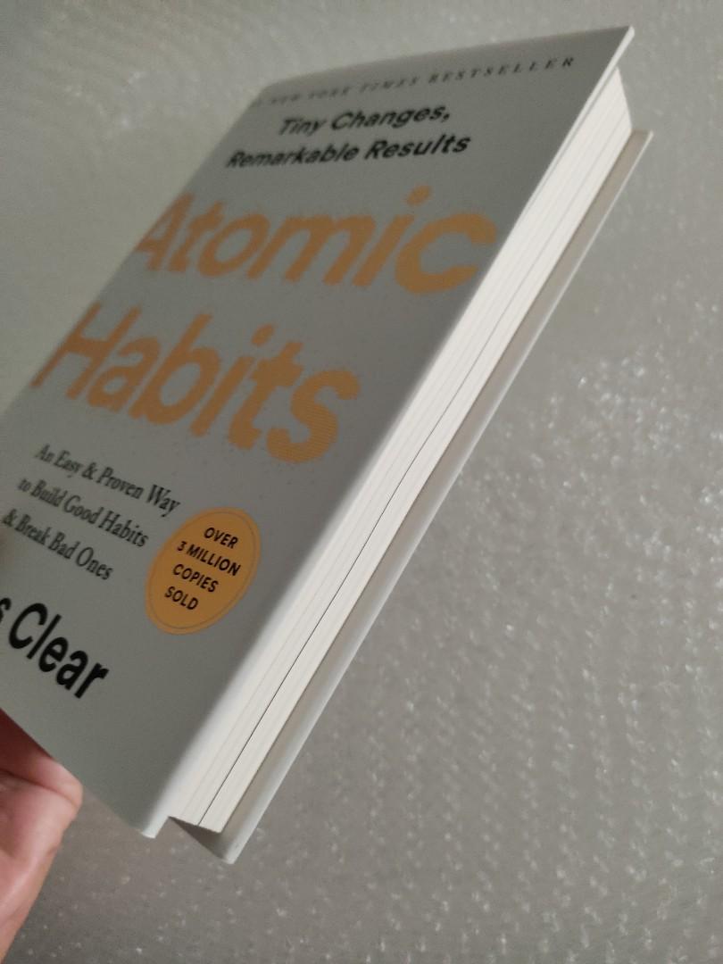 (original hardcover) Atomic habits by James clear, Hobbies & Toys