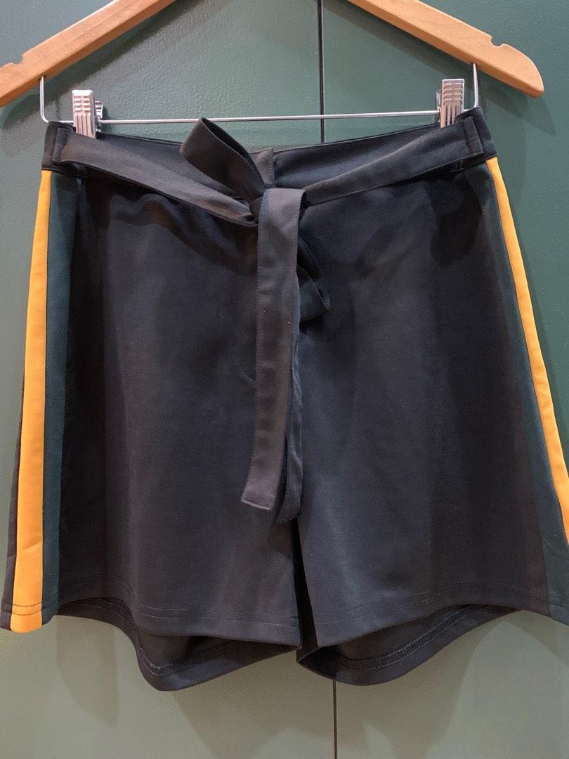 Pomelo Shorts (Category: Shorts) located in Paranaque City. Submitted by applemt (Listing ID 1182400917, Image 1). Description: .
