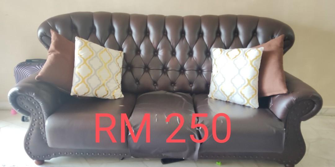 Sofa chesterfield murah masih cantik, Furniture & Home Living