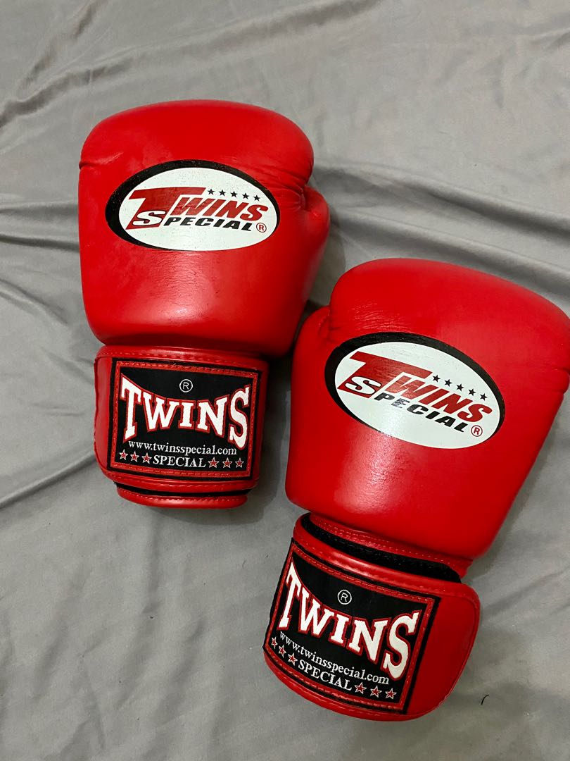 Twins boxing gloves, Sports Equipment, Sports & Games, Combat Sports on